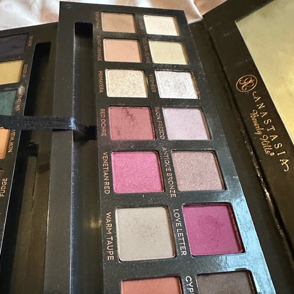 Anastasia, Beverly Hills, modern renaissance and subculture eyeshadow palettes - Picture 4 of 4